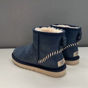 UGG W CLASSIC MINI DECO NAVY